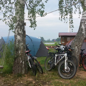 Палаточный лагерь вблизи реки